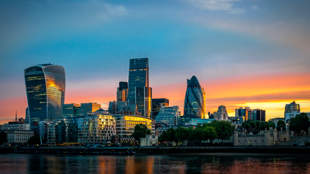 T-5851199f6964c-london-skyline-of-the-city_5851199f69558-4.png