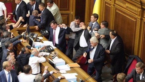 T9e8984f9eaa0-ukrainian-parliament-brawl_59e8984f9e9af-75.jpg